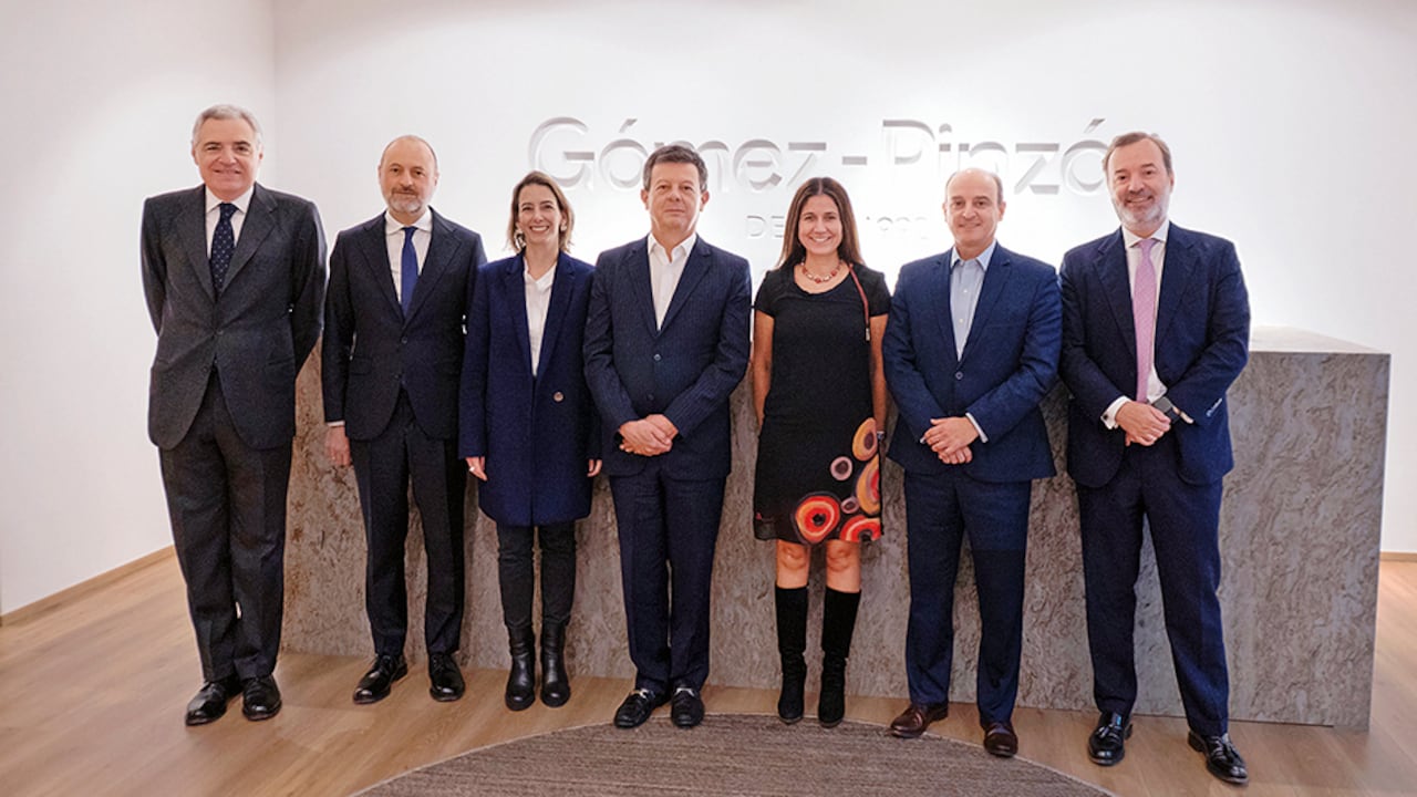 De izquierda a derecha, Pedro Pérez-Llorca (socio director de Pérez-Llorca), Iván Delgado, Natalia García, Mauricio Piñeros (managing partner en Gómez-Pinzón Abogados), Lina Uribe, Mauricio Jaramillo y Fausto Romero-Miura.