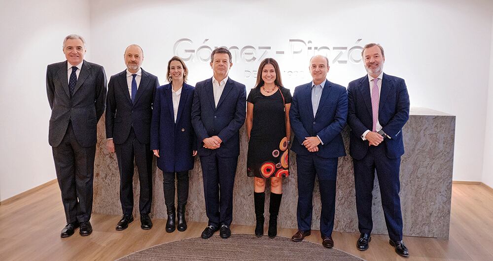 De izquierda a derecha, Pedro Pérez-Llorca (socio director de Pérez-Llorca), Iván Delgado, Natalia García, Mauricio Piñeros (managing partner en Gómez-Pinzón Abogados), Lina Uribe, Mauricio Jaramillo y Fausto Romero-Miura.