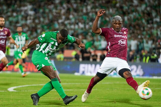 Andrés Felipe Román marcando el gol del título de Nacional vs. Tolima