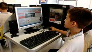 Los computadores y la conexión a Internet se han convertido en herramientas clave para el desarrollo de la educación.