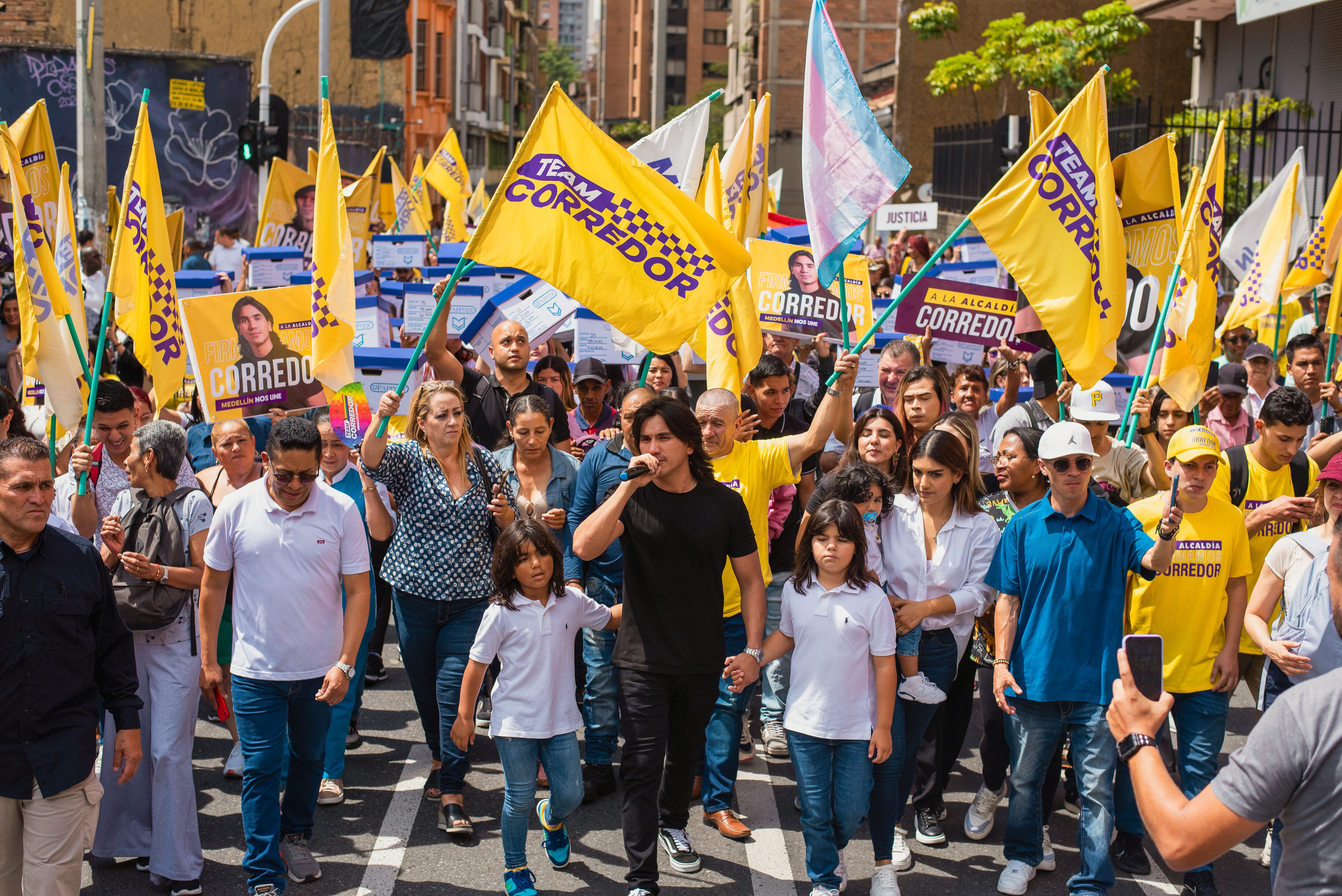 Albert Corredor en el lanzamiento de su campaña a la Alcaldía de Medellín.