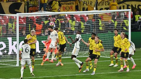 LONDON, ENGLAND - JUNE 01: Daniel Carvajal of Real Madrid scores his team's first goal during the UEFA Champions League 2023/24 Final match between Borussia Dortmund and Real Madrid CF at Wembley Stadium on June 01, 2024 in London, England. (Photo by Dan Mullan/Getty Images)