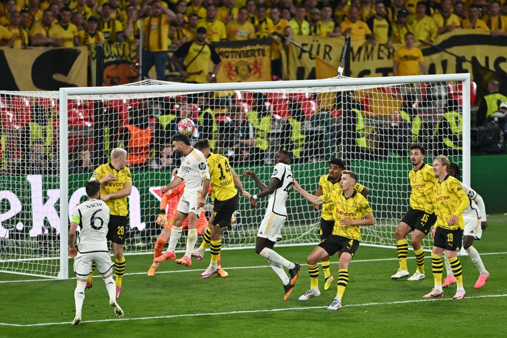 LONDON, ENGLAND - JUNE 01: Daniel Carvajal of Real Madrid scores his team's first goal during the UEFA Champions League 2023/24 Final match between Borussia Dortmund and Real Madrid CF at Wembley Stadium on June 01, 2024 in London, England. (Photo by Dan Mullan/Getty Images)