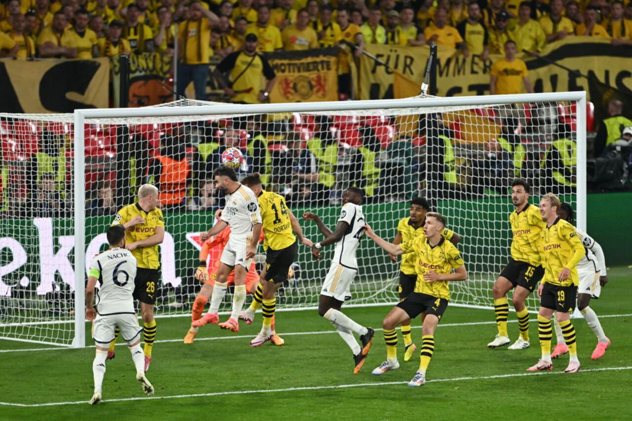 LONDON, ENGLAND - JUNE 01: Daniel Carvajal of Real Madrid scores his team's first goal during the UEFA Champions League 2023/24 Final match between Borussia Dortmund and Real Madrid CF at Wembley Stadium on June 01, 2024 in London, England. (Photo by Dan Mullan/Getty Images)