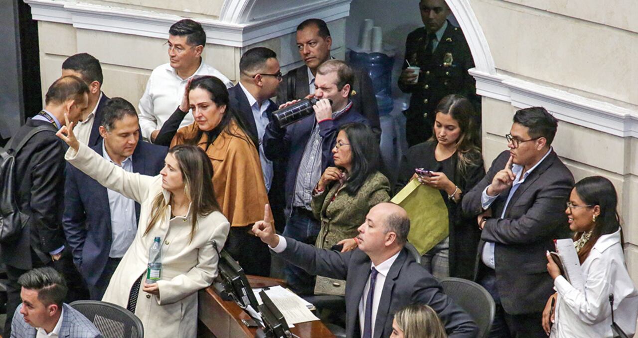 El Centro Democrático ha intentado deshacer el quorum y hay una lluvia de proposiciones. Para 94 artículos se han registrado más de 500 propuestas adicionales.