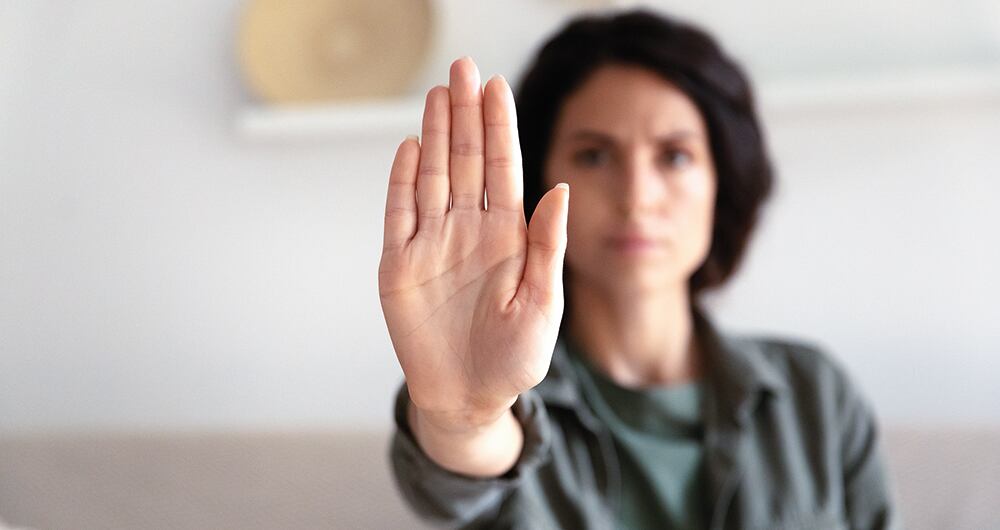     Las agresiones también se dan de manera virtual y el 80 por ciento de los estudiantes suelen buscar a sus docentes en redes sociales para conocer el entorno privado, algunos estarían aprovechando esta situación para chantajear.