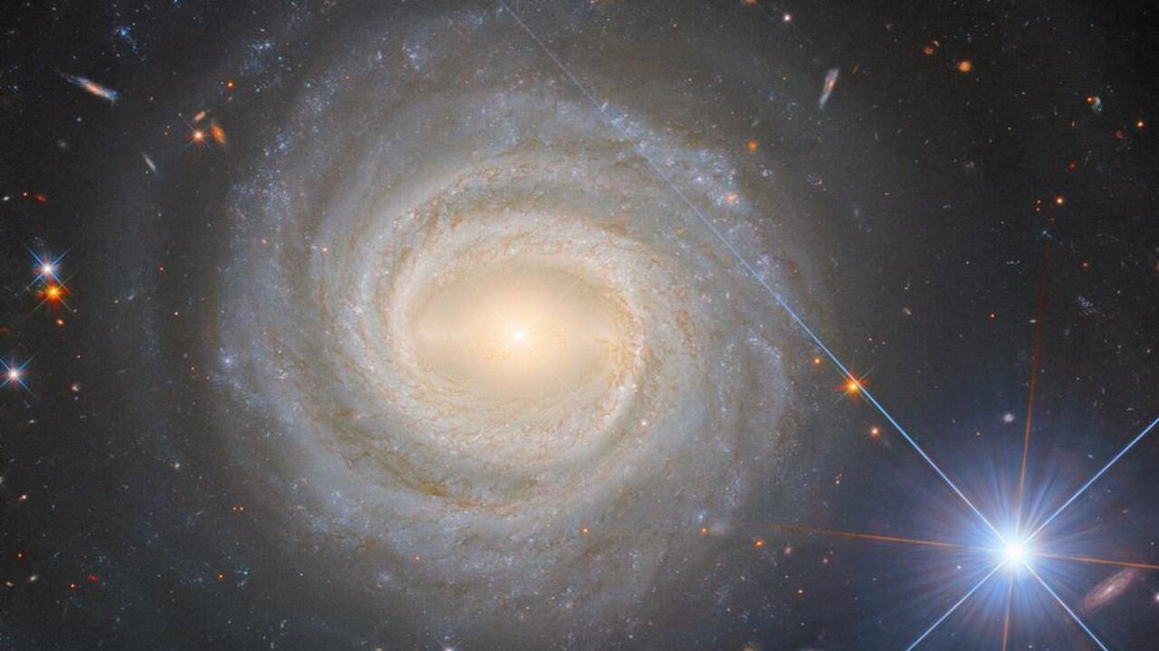 El agujero negro se encuentra en el corazón de la galaxia espiral NGC 3783.