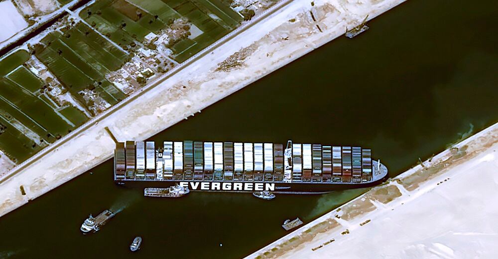 El bloqueo del canal de Suez por el ‘Ever Given’  provocó el miércoles un fuerte repunte de más del tres por ciento en los precios del barril.