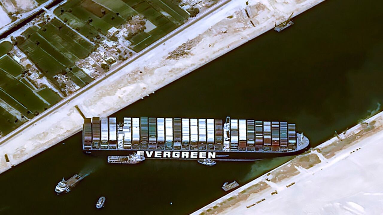 El bloqueo del canal de Suez por el ‘Ever Given’ provocó el miércoles un fuerte repunte de más del tres por ciento en los precios del barril.
