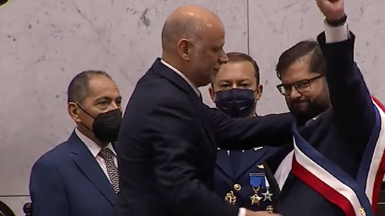 Tras dos semanas en el poder, índice de desaprobación de Gabriel Boric creció en 10%.