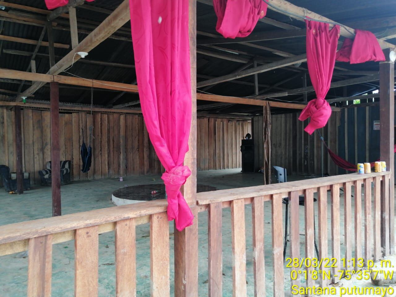 Las cortinas del prostíbulo del pueblo sirvieron de 'camilla' para transportar los muertos. Al final, fueron embalados en maletas blancas.