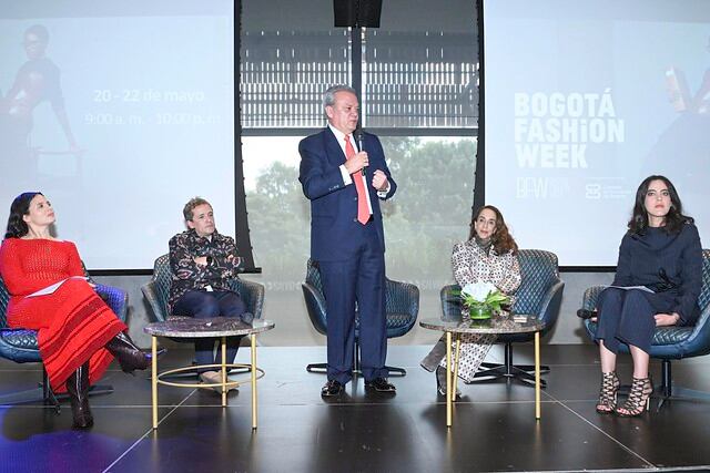 Ovidio Claros hablando en un evento de la Cámara de Comercio de Bogotá.