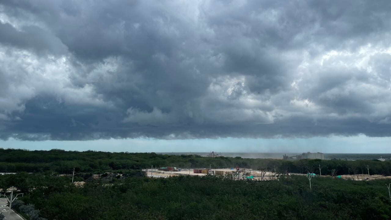 Varias casas han resultado destechadas y sin paredes por el fuerte vendaval que azotó este domingo al Atlántico.