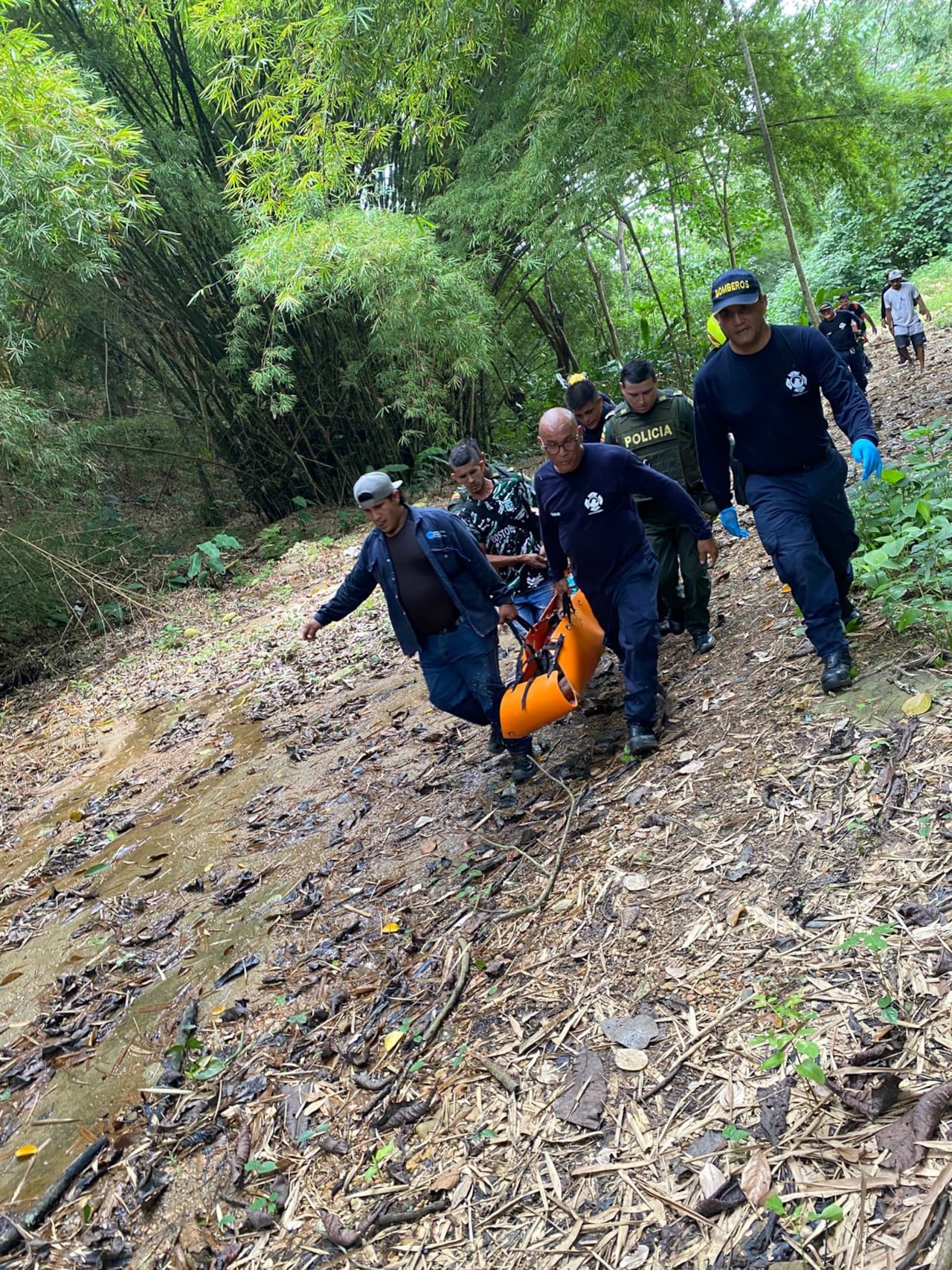 El joven fue hallado en el costado sur, bajo el puente.