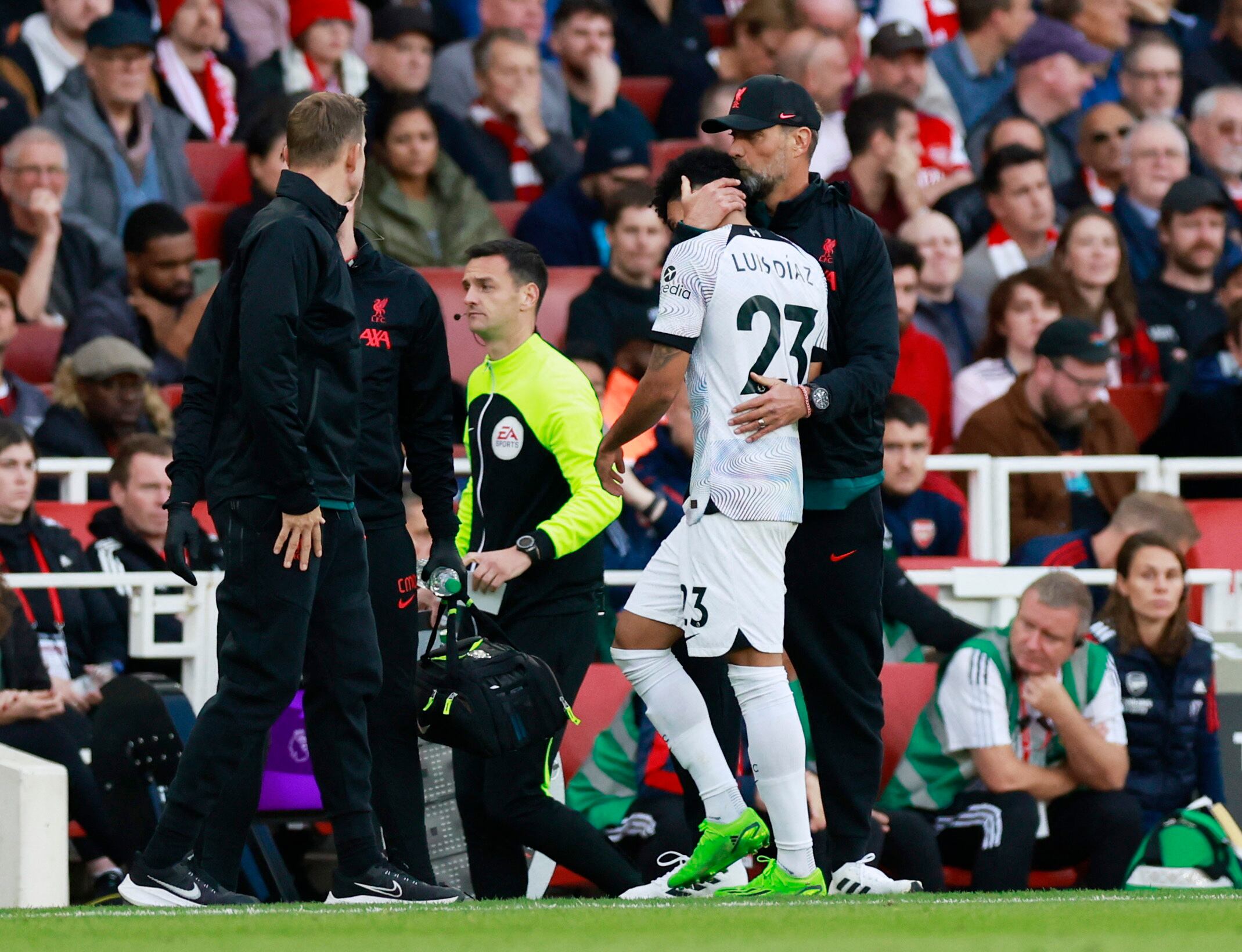 Soccer Football - Premier League - Arsenal v Liverpool - Emirates Stadium, London, Britain - October 9, 2022 Liverpool's Luis Diaz with manager Juergen Klopp after coming off as a substitute due to injury Action Images via Reuters/Peter Cziborra EDITORIAL USE ONLY. No use with unauthorized audio, video, data, fixture lists, club/league logos or 'live' services. Online in-match use limited to 75 images, no video emulation. No use in betting, games or single club /league/player publications.  Please contact your account representative for further details.
