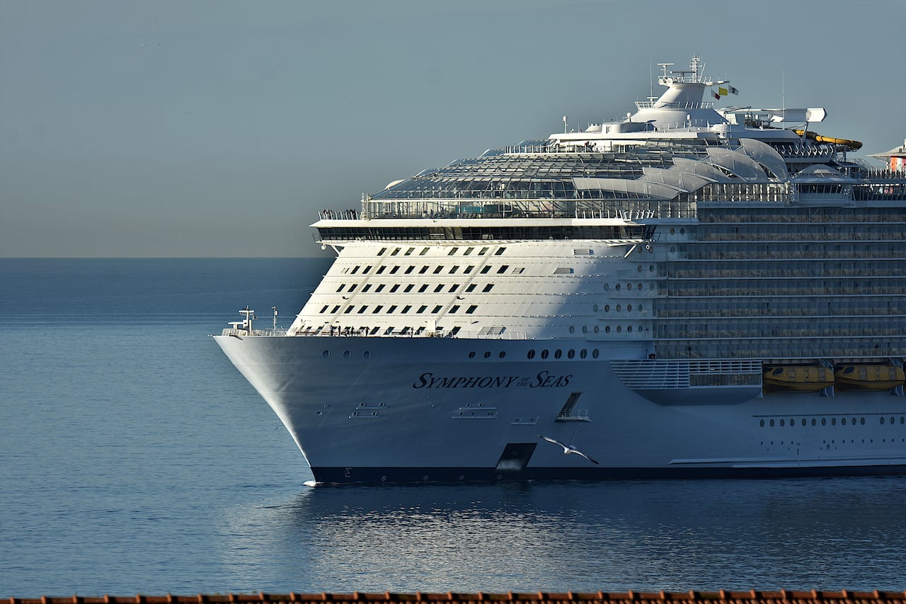 El crucero de pasajeros Symphony of the Seas llega al puerto