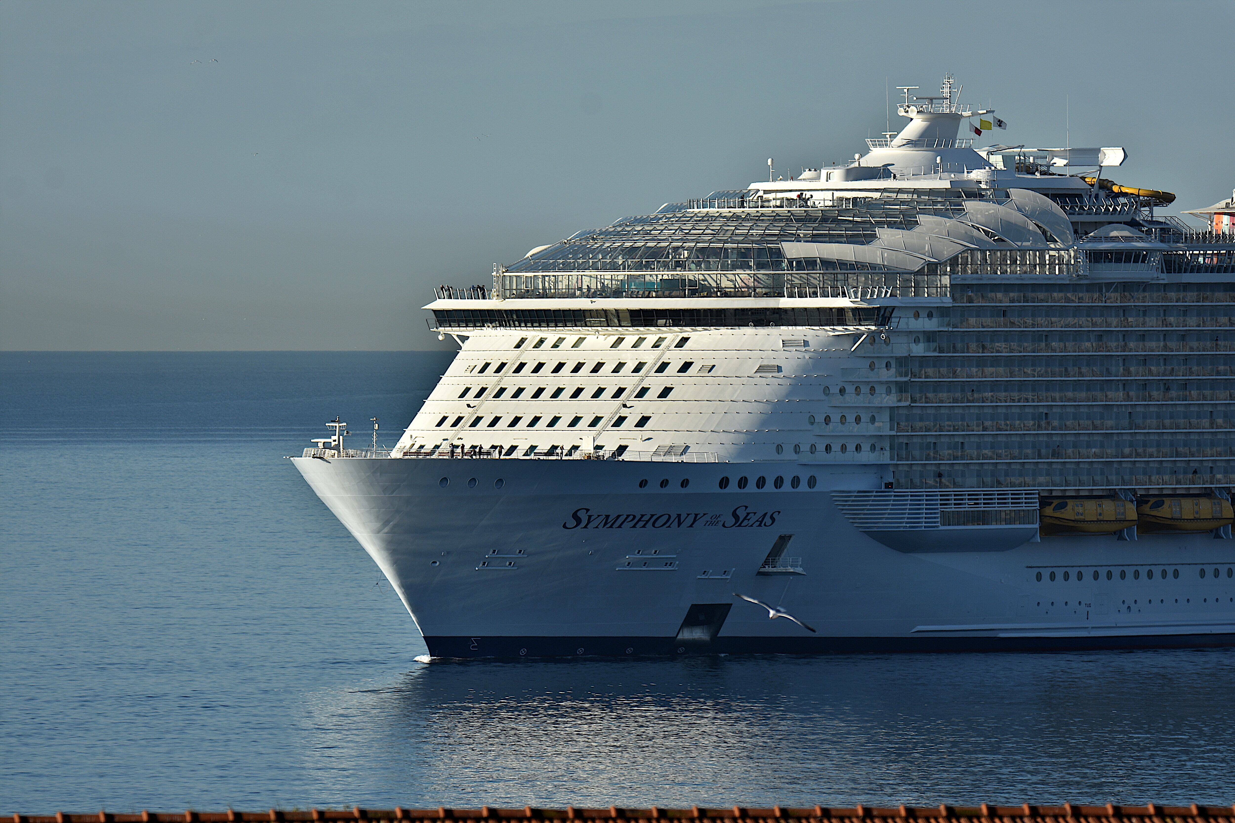 El crucero de pasajeros Symphony of the Seas llega al puerto