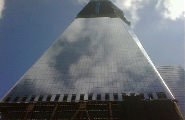 10 de agosto de 2011. Reflejando las nubes.