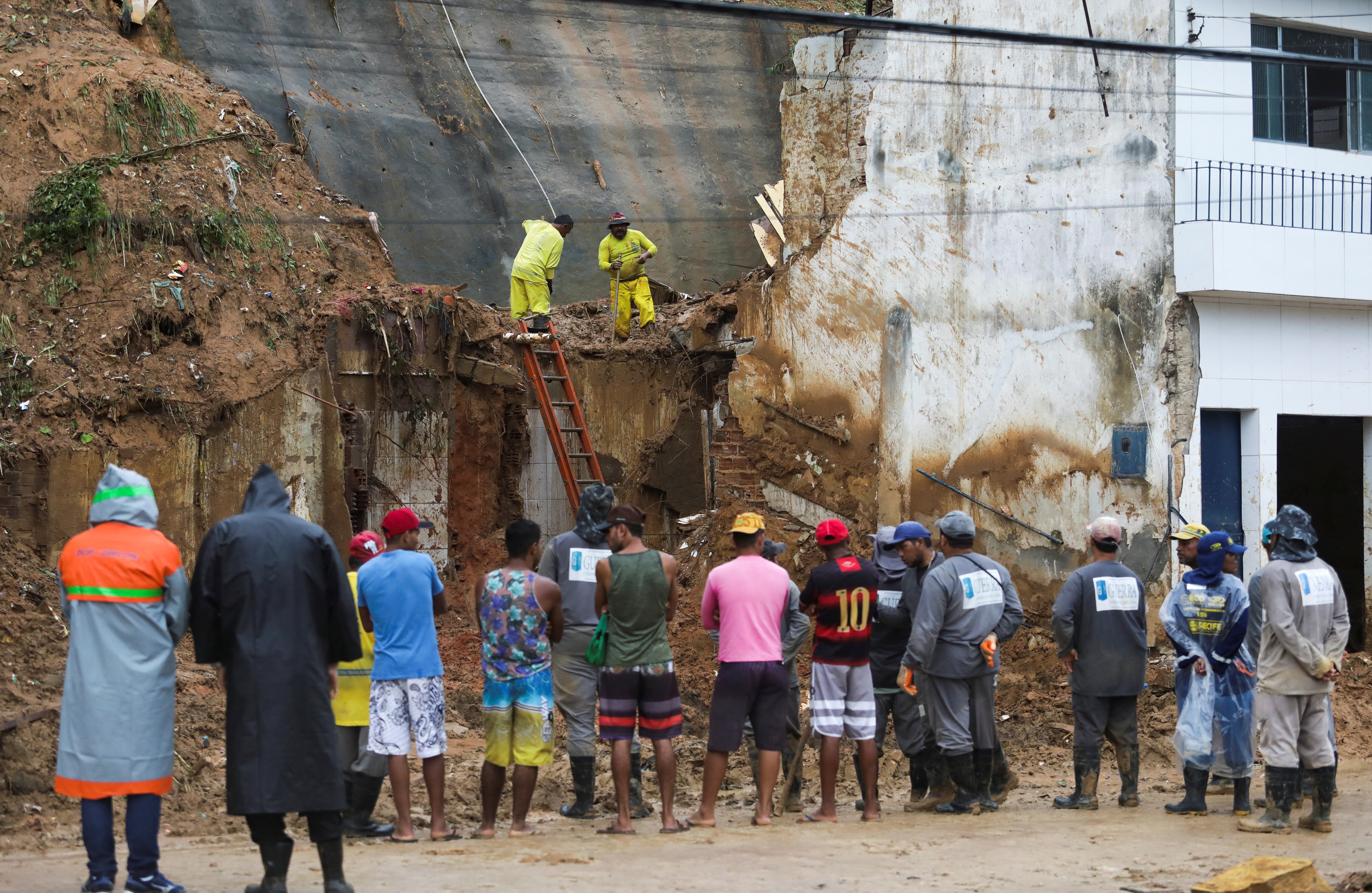 En imágenes : Deslizamientos de tierra provocados por lluvias en Recife