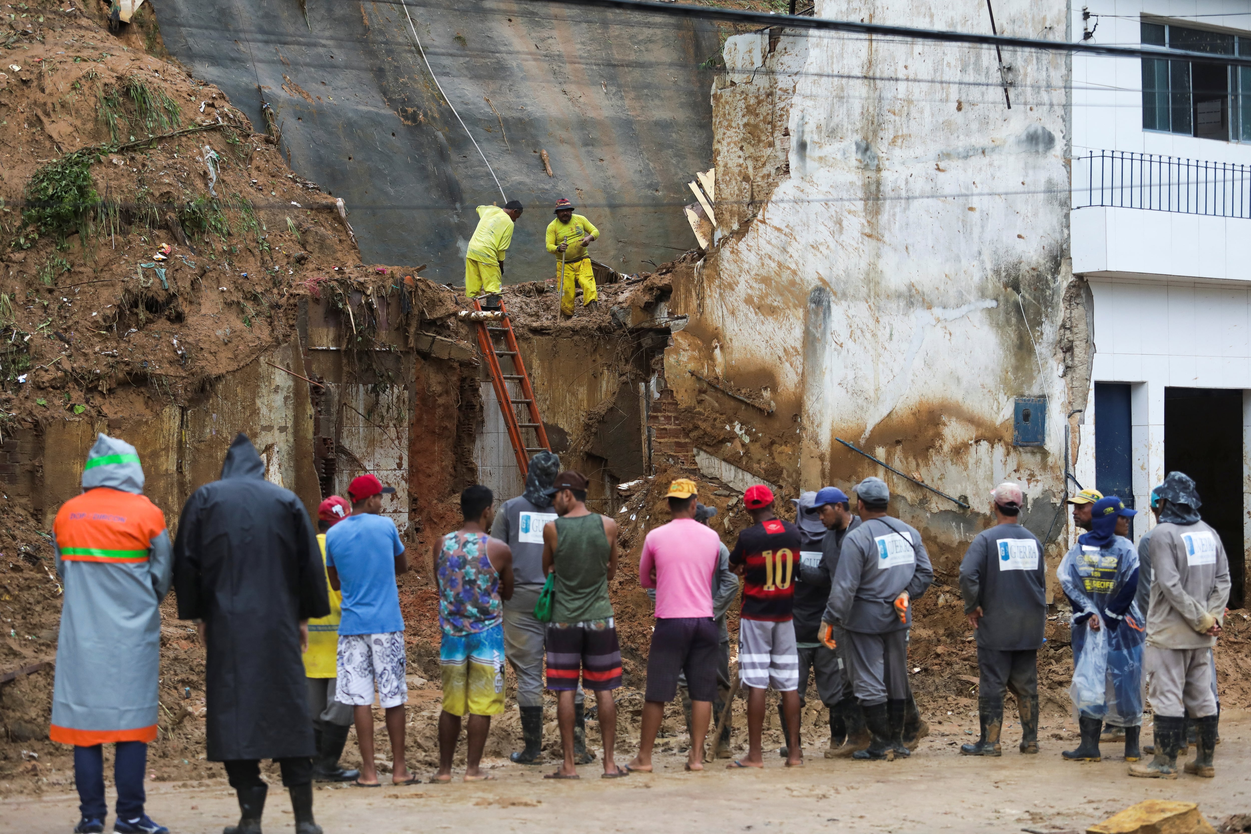 En imágenes : Deslizamientos de tierra provocados por lluvias en Recife