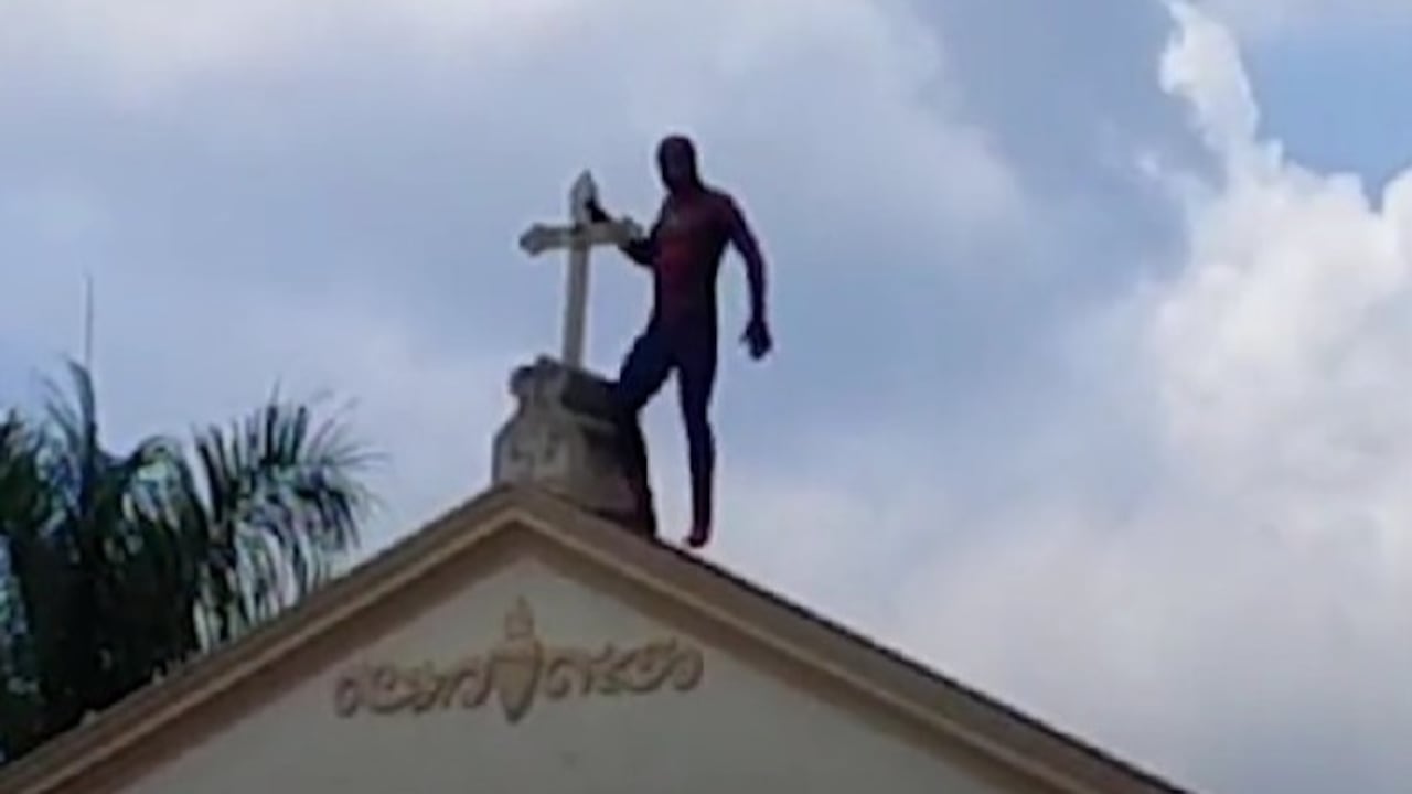 El sujeto llevaba hasta el vestido típico del muñeco animado.