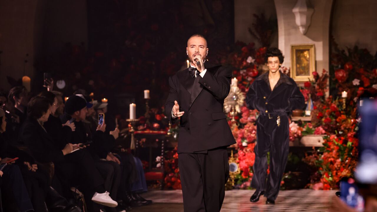 PARIS, FRANCE - JANUARY 24: (EDITORIAL USE ONLY - For Non-Editorial use please seek approval from Fashion House) J Balvin performs during the Willy Chavarria Menswear Fall-Winter 2025/2026 show as part of Paris Fashion Week on January 24, 2025 in Paris, France. (Photo by Lyvans Boolaky/Getty Images)