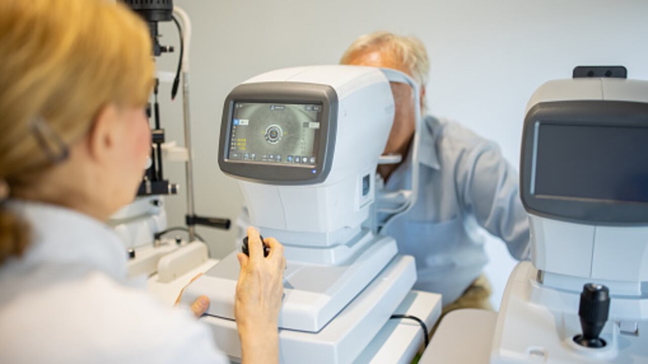 La vitamina C reduce las cataratas.