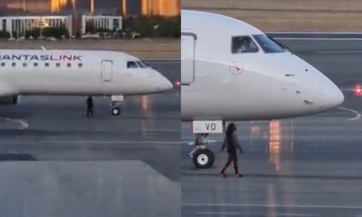 La mujer se acercó a la aeronave mientras aún permanecía encendida