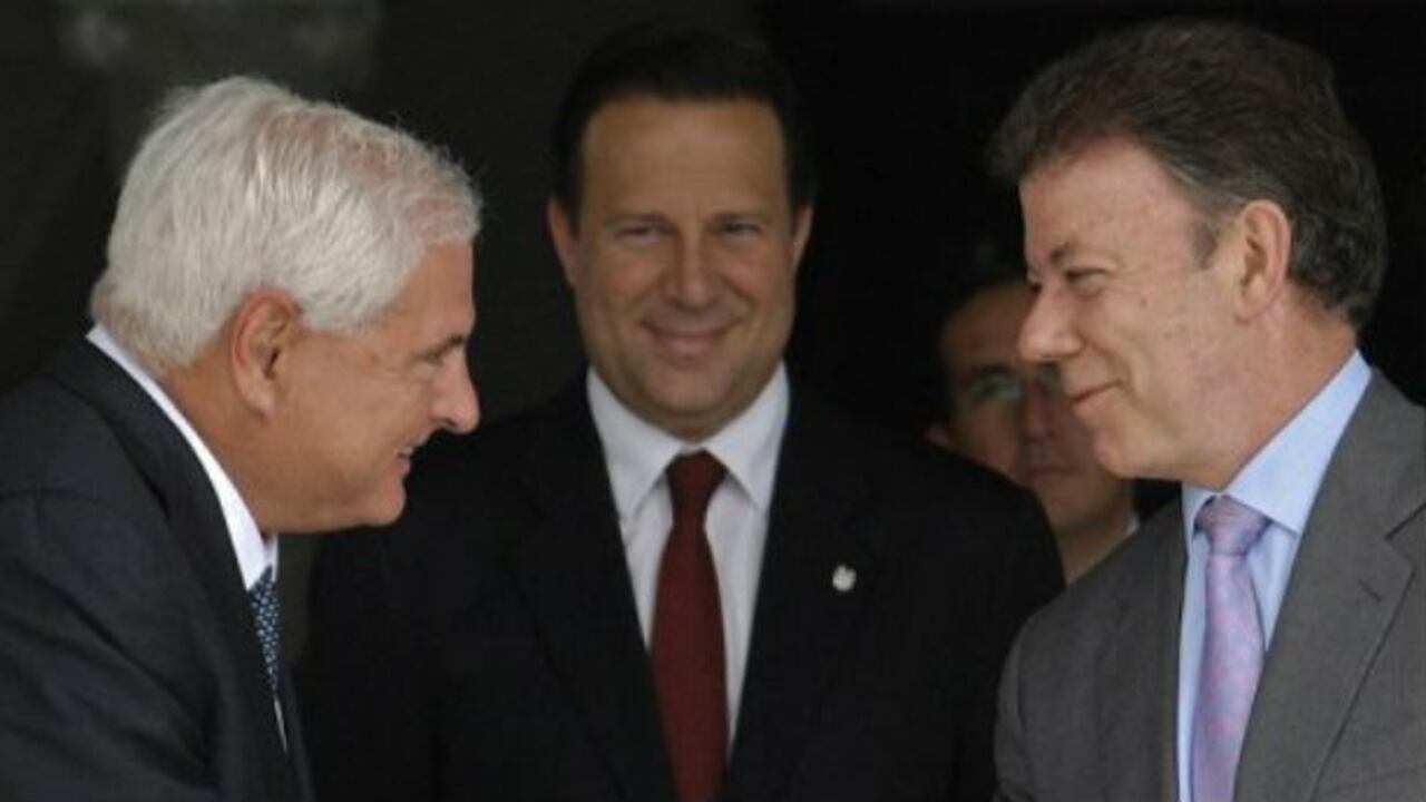 El presidente de Panamá, Ricardo Martinelli (izq.), y su homólogo de Colombia, Juan Manuel Santos (der.).