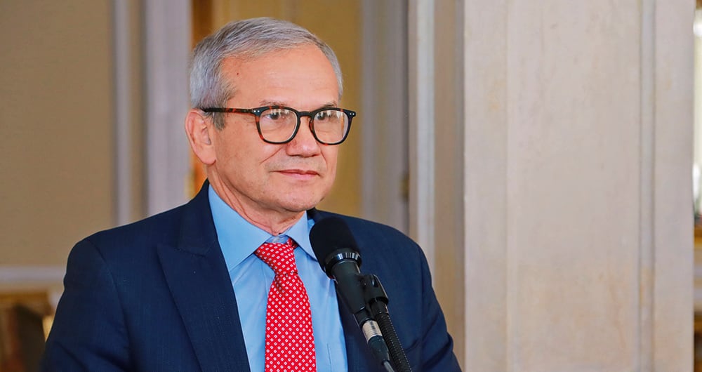 Carlos Ramón González, exdirector del DNI, estaba preocupado por las declaraciones de Olmedo López y Sneyder Pinilla en el escándalo de la UNGRD. González salió del país hace cinco meses.