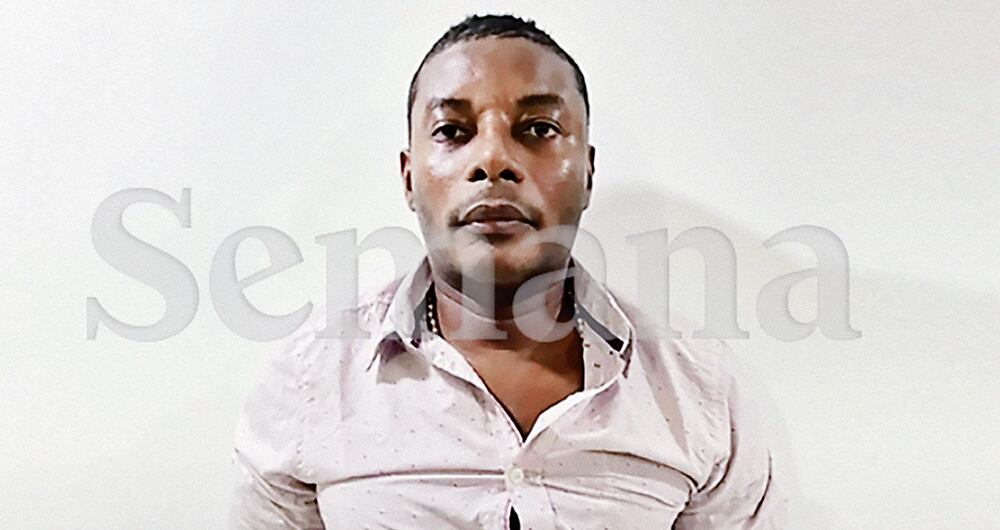    Juan Larinson Castro Estupiñán, alias Matamba, se fugó de la cárcel La Picota de Bogotá gracias a la colaboración de funcionarios del Inpec. Usó un uniforme de un dragoneante.