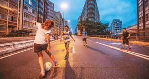 La vía elevada Presidente João Goulart se cruza con la Avenida São João cerca de la estación de metro de Santa Cecilia.