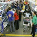 Aunque comprar útiles en establecimientos comerciales es un plan familiar, la jornada suele ser agotadora.