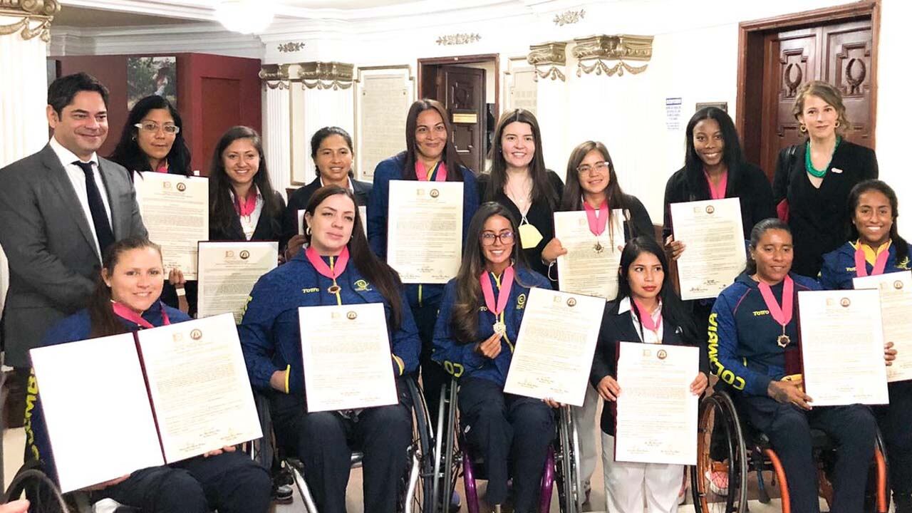 Deportistas condecoradas en el Congreso