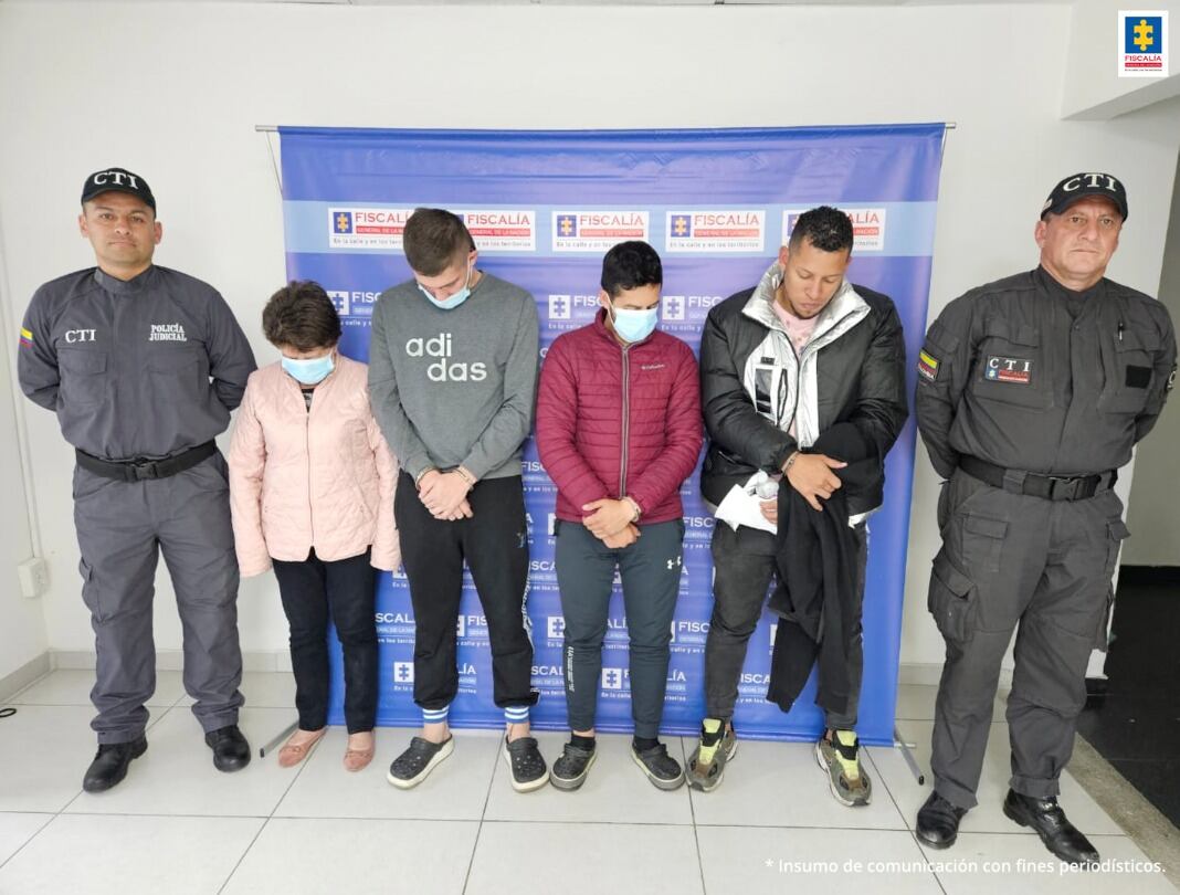 Cuatro de los presuntos integrantes de la organización fueron capturados, entre ellos alias La Abuela, una adulta mayor que sería la cabecilla principal de la organización.