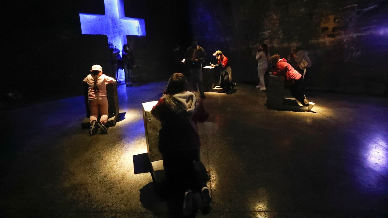 La primera Catedral se inauguró en 1954, pero tras fallas estructurales fue cerrada en septiembre de 1992. En 1995 se inaugura la segunda.