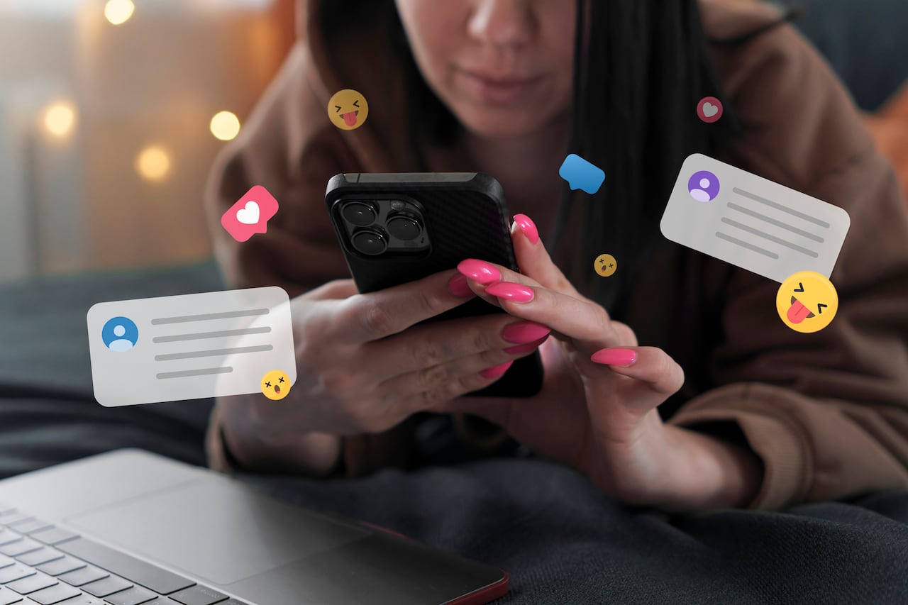 Investigadores hallaron que los emojis aumentan la satisfacción y cercanía en las relaciones personales.