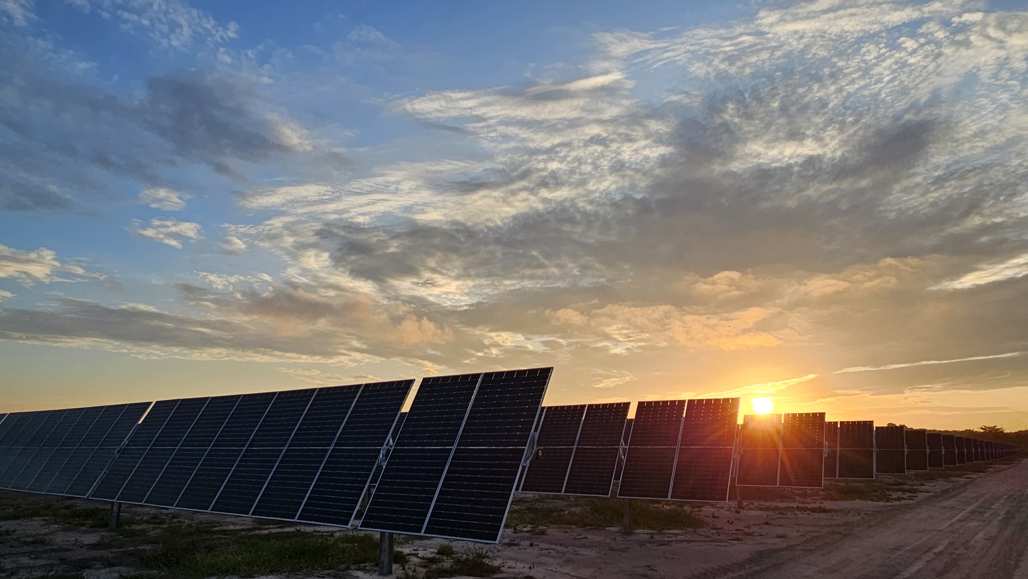 El Parque Solar Cañahuate tiene 114 mil paneles solares fotovoltaicos bifaciales de alta eficiencia con tecnología de seguimiento en un eje.