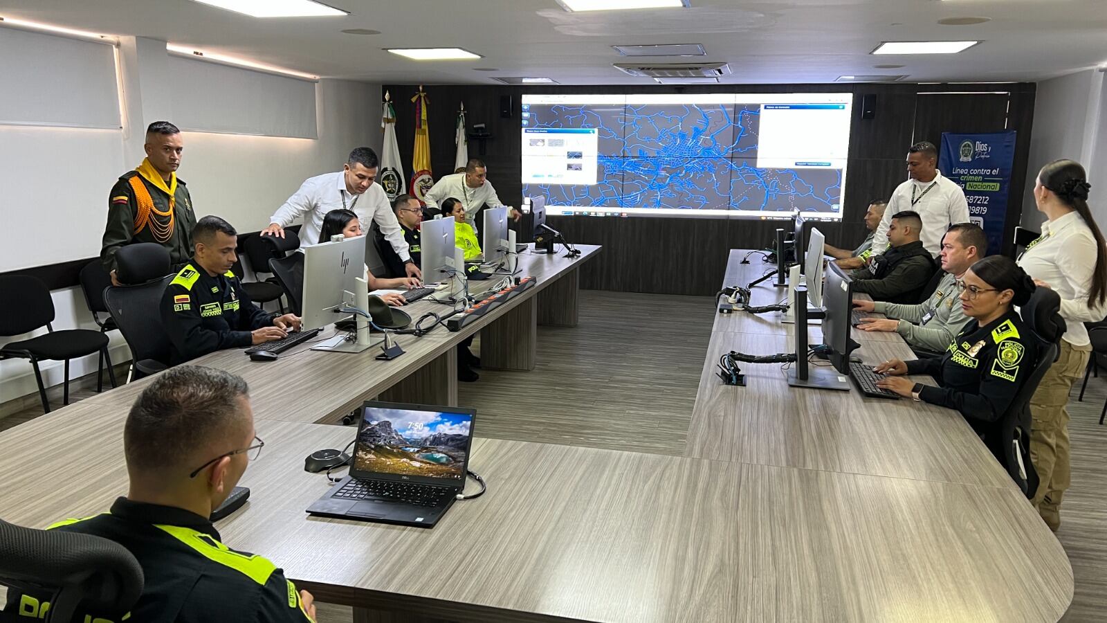 Lanzamiento centro de información para el acompañamiento a los candidatos de las corporaciones públicas del departamento de policía Antioquia.