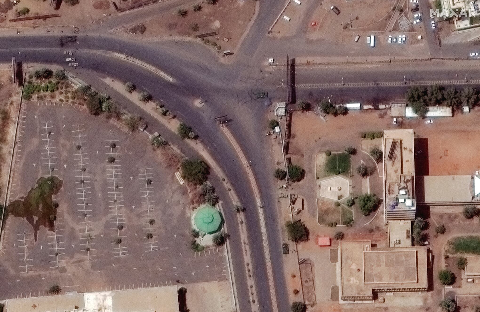 En imágenes Fuerzas rivales luchan en la capital de Sudán