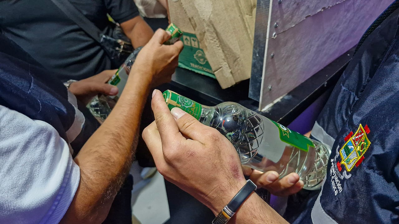 Las autoridades indicaron que un licor o una cajetilla de cigarrillo se cataloga como contrabando cuando no cumple con la normatividad del país donde se comercializa.