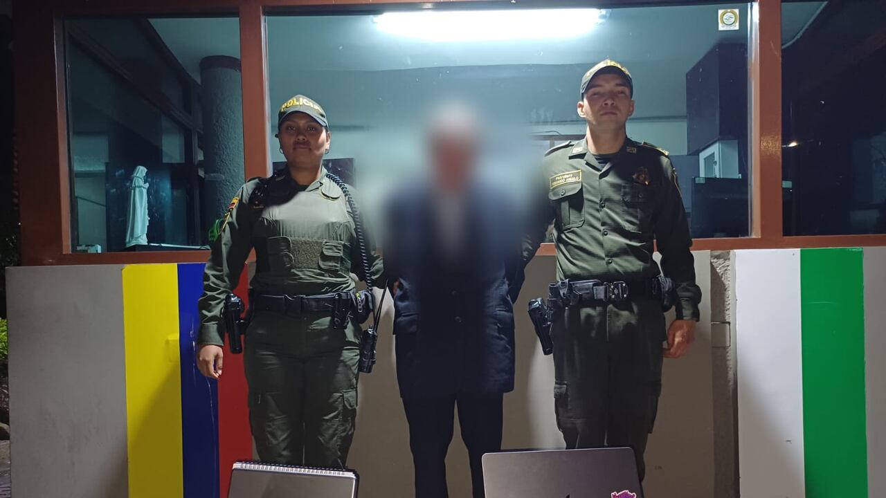 Ladrón que atracó restaurante en Bogotá trató de escapar en un bus del SITP; intentó salir por una ventana al ver a la Policía