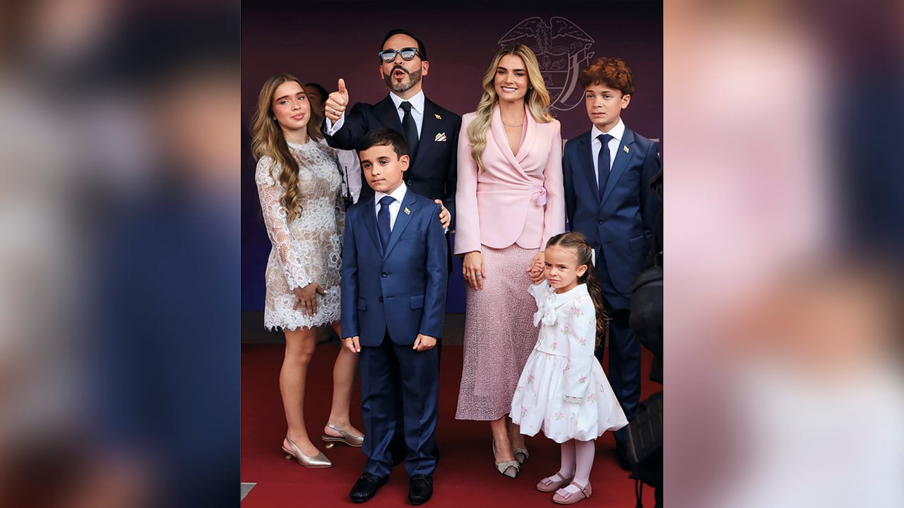 Familia de Abelardo De La Espriella el día de la posición del presidente en Cali. Traje formal Arturo Calle fue el usado por el mandatario