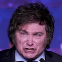 Javier Milei, candidato presidencial argentino, habla en la sede de su campaña luego del cierre de los colegios electorales.