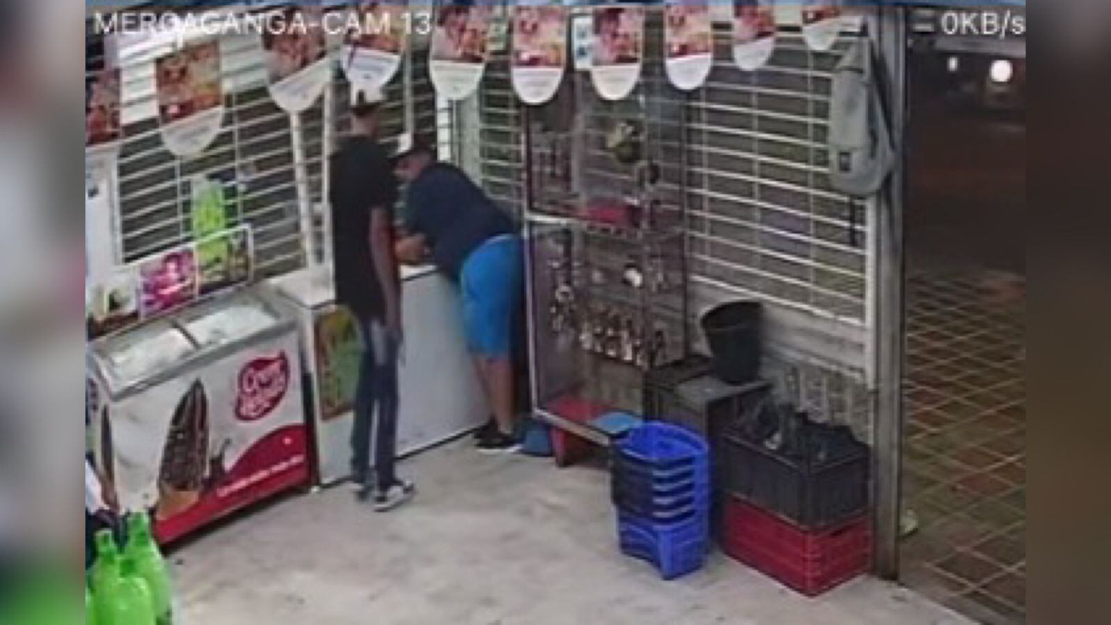 Los ladrones intimidaron con arma de fuego.