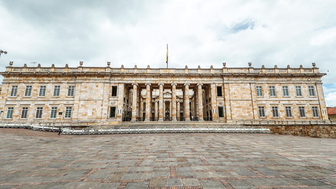En el hundimiento de la reforma política, varios parlamentarios manifestaron no estar de acuerdo con aumentar el tamaño del Congreso para darles representación a las regiones que hoy no la tienen.
