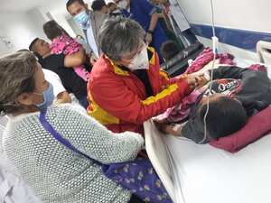 Claudia López amaneció en el hospital de Meissen, visitando a los heridos tras atentado terrorista en Bogotá.