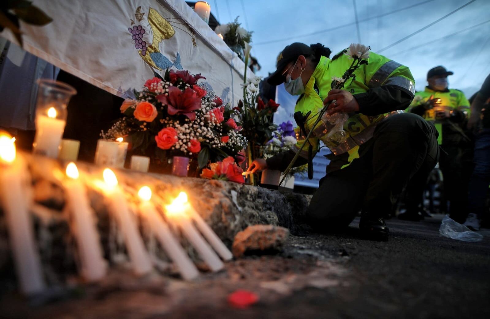 Homenaje velatón a Humberto Sabogal Policía asesinado en medio de un atraco en el sur de Bogotá