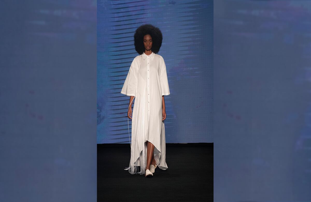 Bloques de color y bordados. La colección ‘La esencia’, de la diseñadora Manuela Álvarez, creada con Arkitect, incluyó la colaboración de artesanas de Duitama y Cartago. Las piezas, producidas bajo un esquema de sostenibilidad social y ambiental, incluyen siluetas amplias, bloques de color en tonos negro, crudo, mostaza y menta y, por supuesto, ostentan detalles bordados en técnicas tradicionales, como el macramé y la pata e’ cabra.