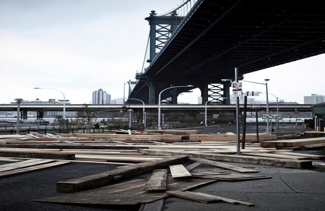 Unos 1.500 miembros del Cuerpo de Ingenieros del Ejército participan en las tareas de bombeo de agua, 24 horas al día.